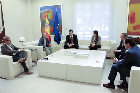 13/06/2018. Sánchez se reúne en Moncloa con los agentes sociales. El presidente del Gobierno, Pedro Sánchez, acompañado por la ministra de T...